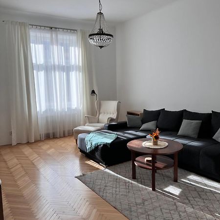 Stylish Flat In City Centre Bratislava Bagian luar foto