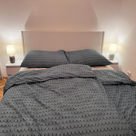 Stylish Flat In City Centre Bratislava Bagian luar foto