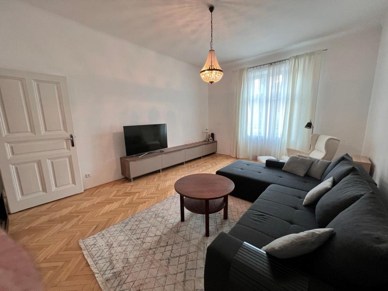 Stylish Flat In City Centre Bratislava Bagian luar foto