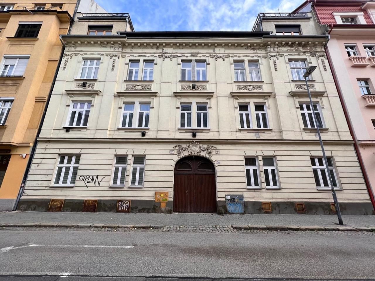 Stylish Flat In City Centre Bratislava Bagian luar foto