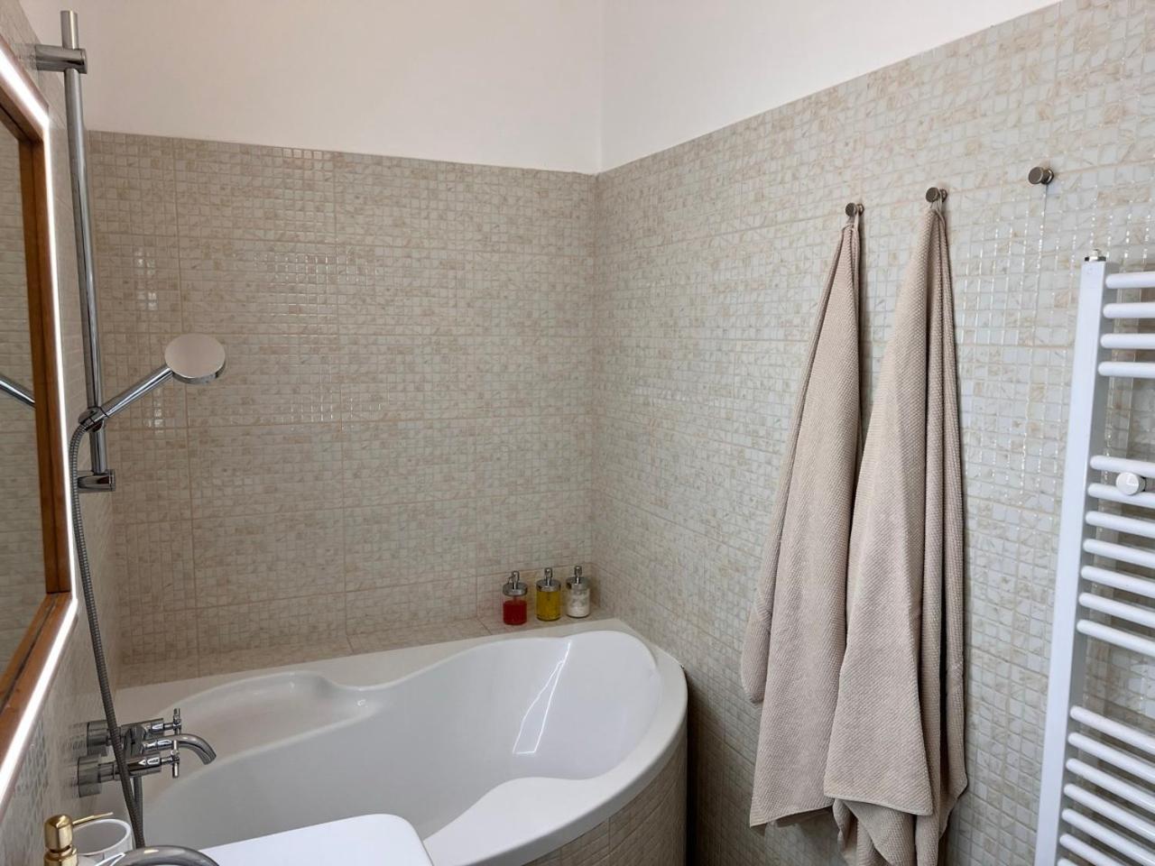 Stylish Flat In City Centre Bratislava Bagian luar foto